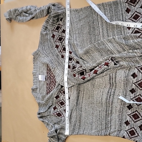 Charlotte Russe Size Unknown, Gray Burgundy Aztec/Southwest Waterfall Cardigan - Picture 6 of 12